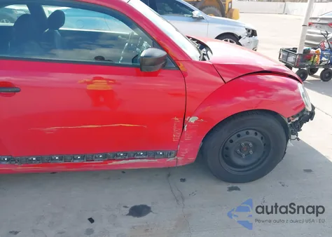 2014 Volkswagen Beetle 2.5L Entry z USA, uszkodzony, nr VIN 3VWFP7ATXEM611114